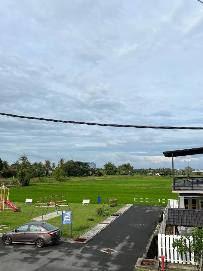 Noor Homestay Paddy View Kangar Exteriör bild
